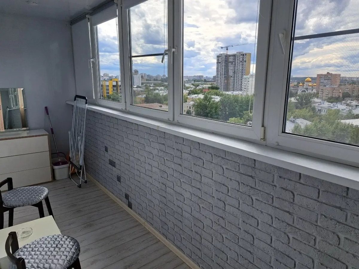 Жилое помещение 2-к квартира у метро Молодежная с яркими закатами