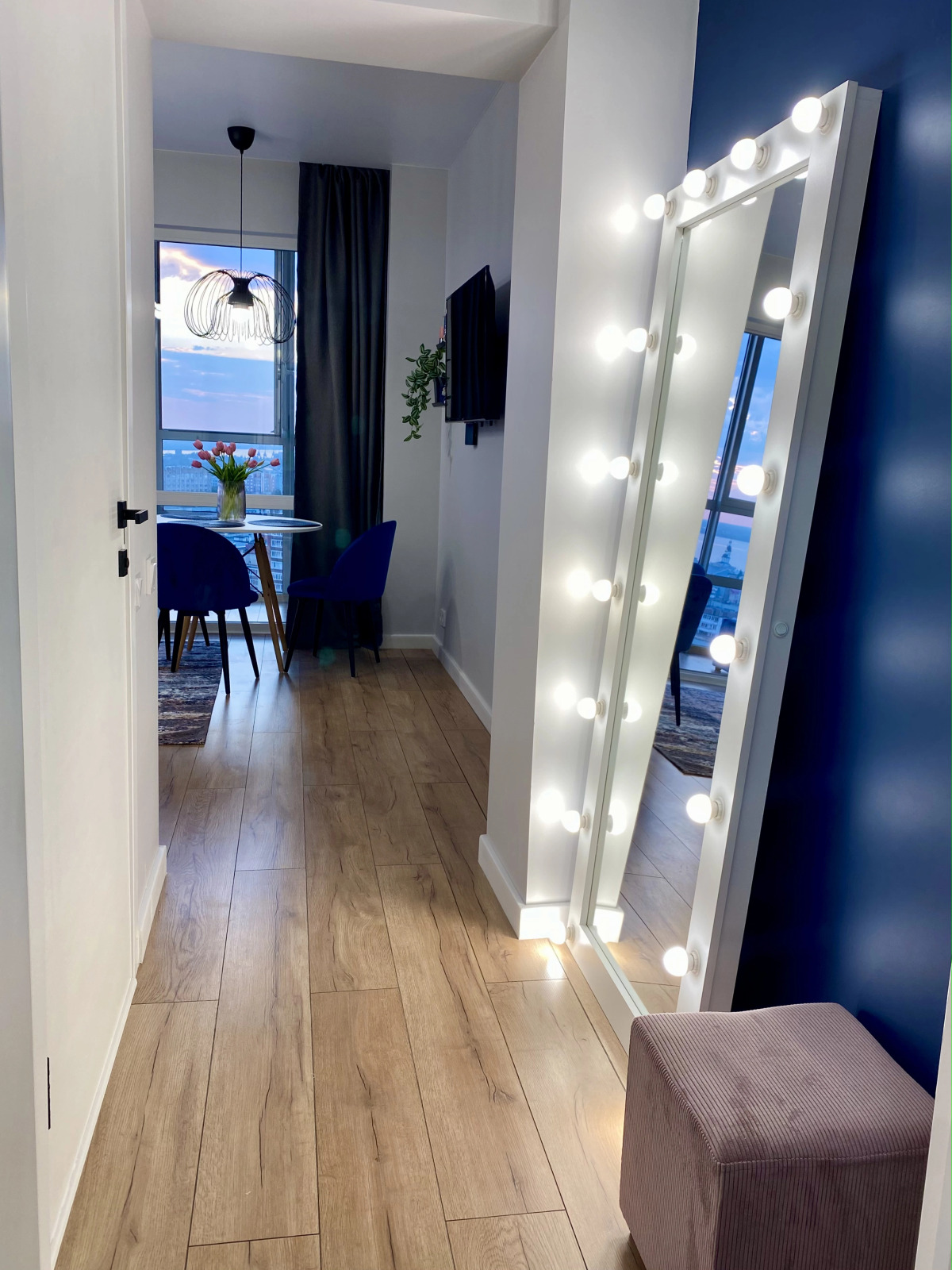 Апартаменты Синяя Студия с Панорамным Окном