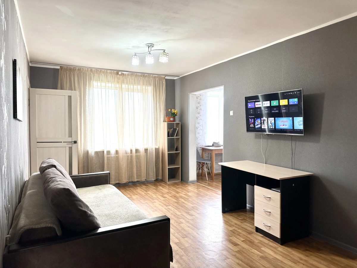 Апартаменты трехкомнатные на Океанском проспекте 140