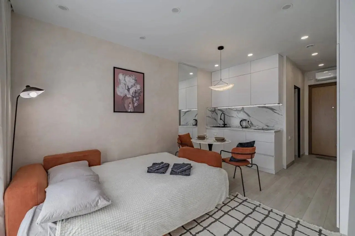 Квартира с большим балконом у метро