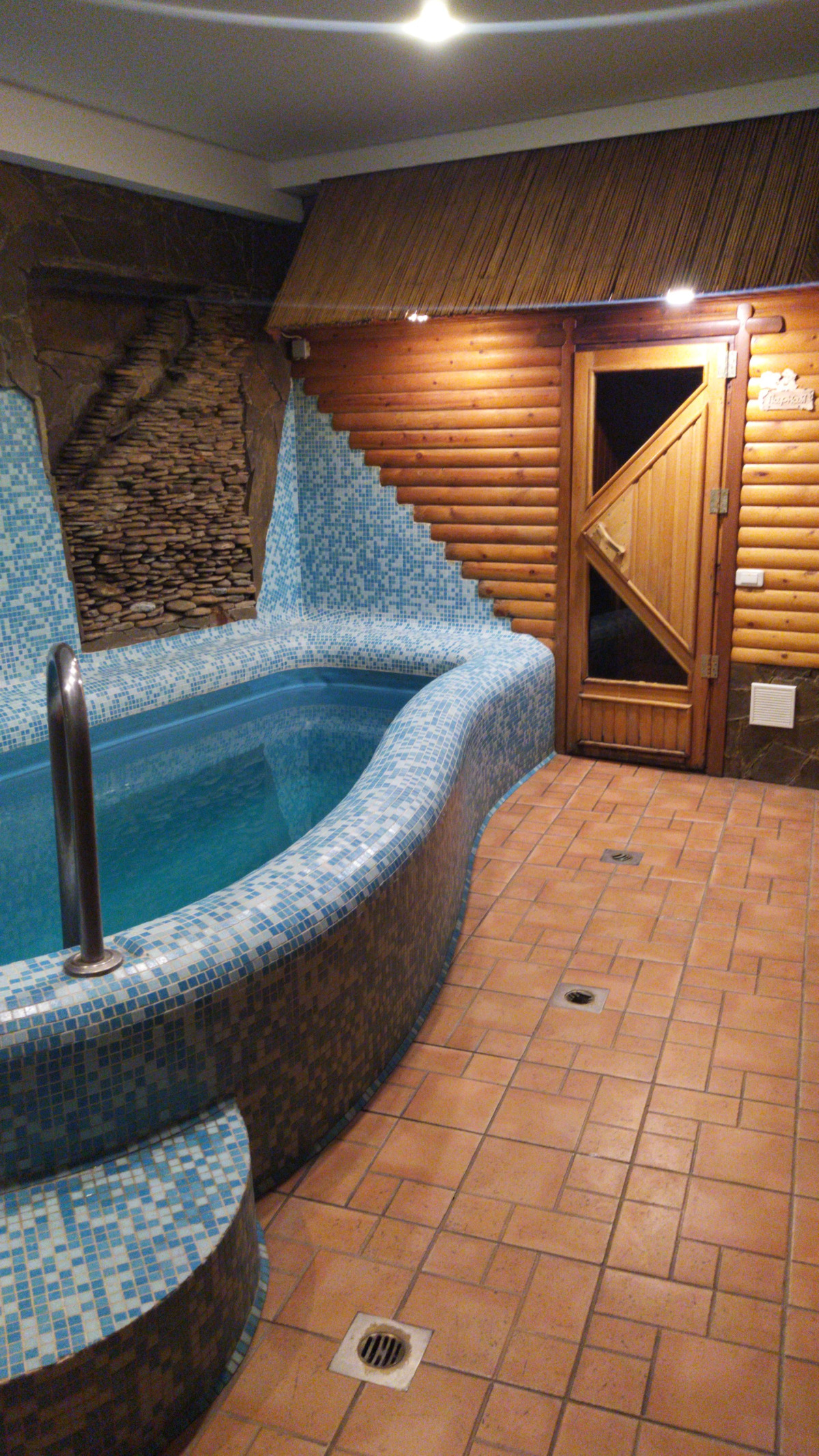 Отель Дронго