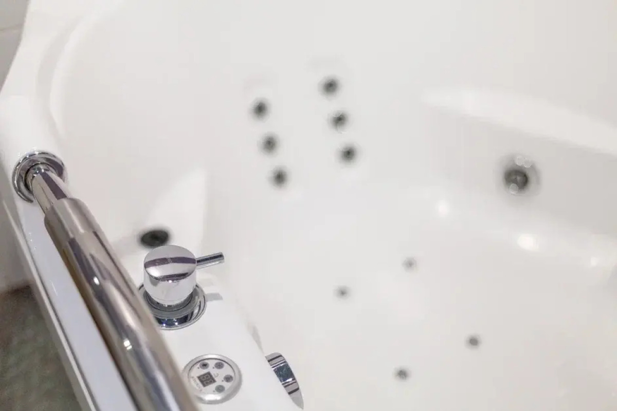 Квартира с джакузи шикарным видом на Волгу в центре Самары