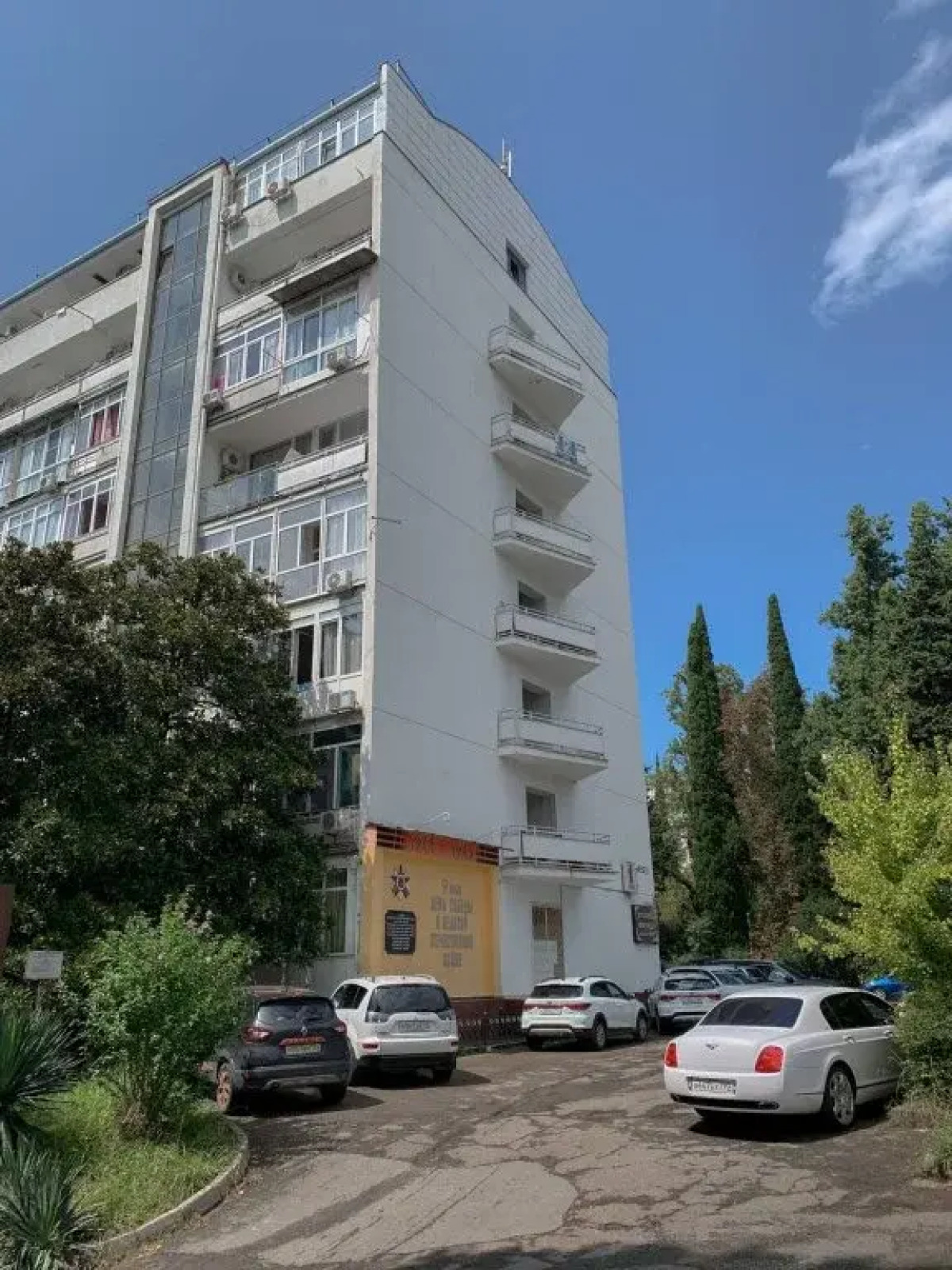 Апартаменты Светлана-Центр у моря с видом на сад магнолий