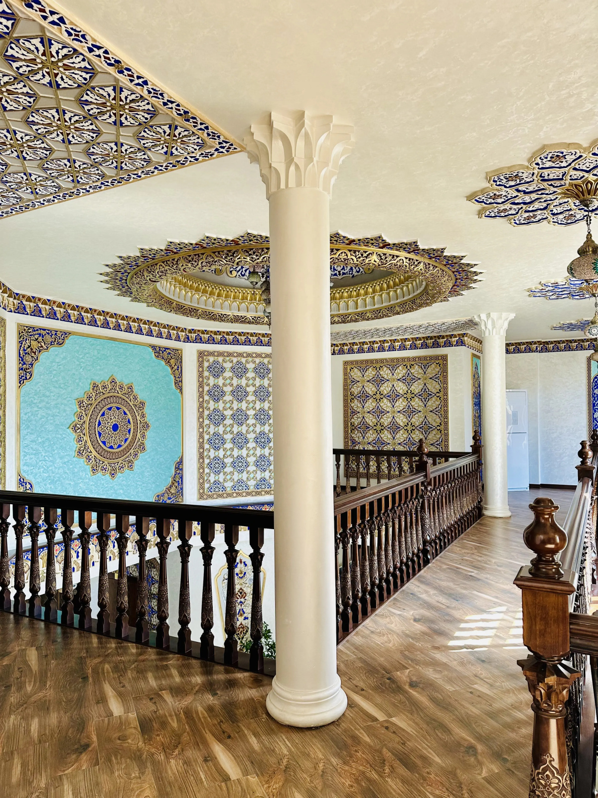 Отель Ayvan Plaza
