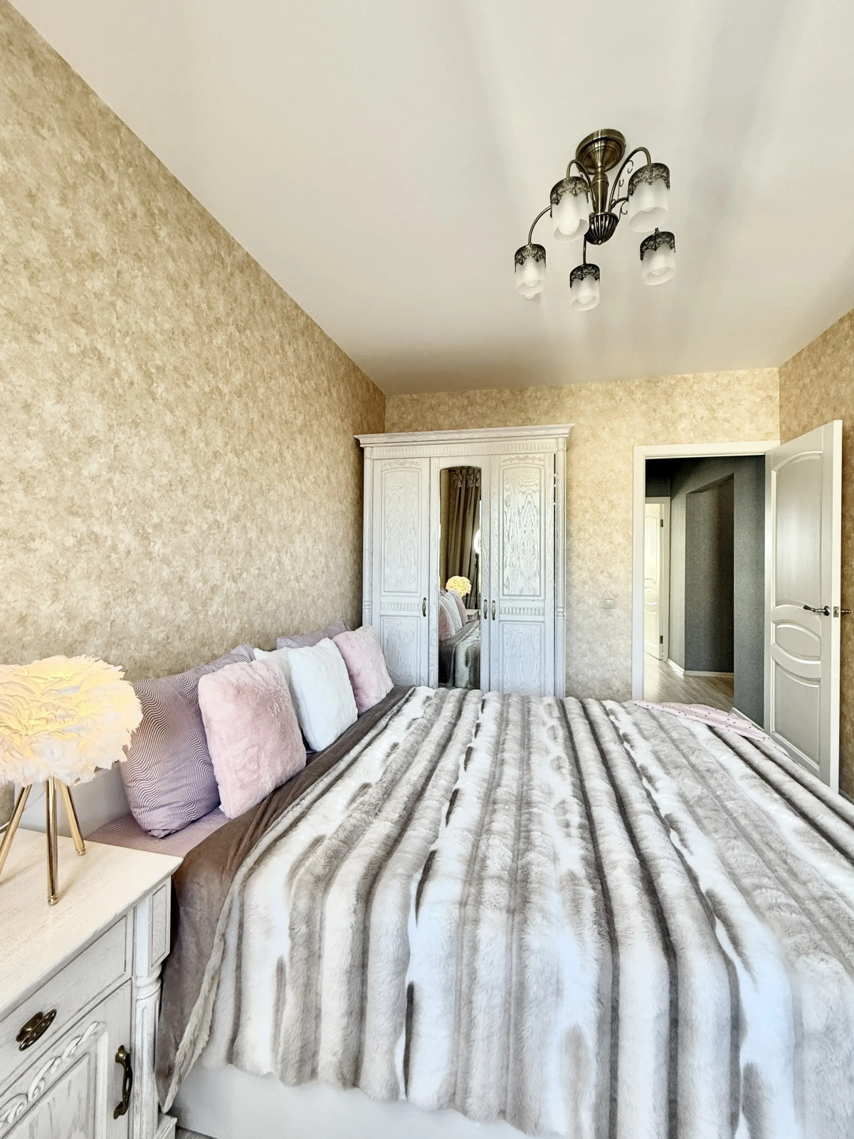 Апартаменты Шикарные трёхкомнатные в центре города вблизи Мамаева Кургана