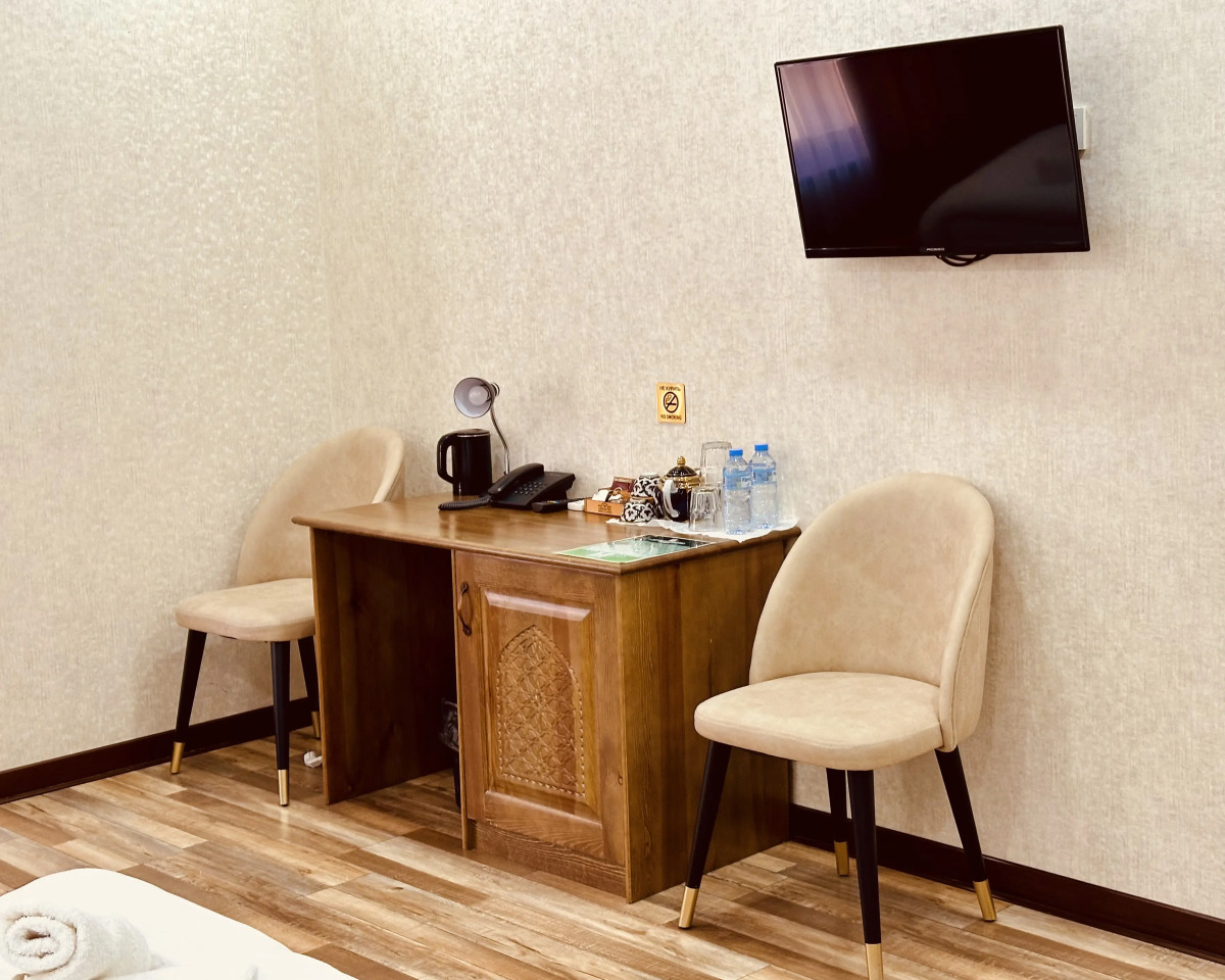 Отель Ayvan Plaza