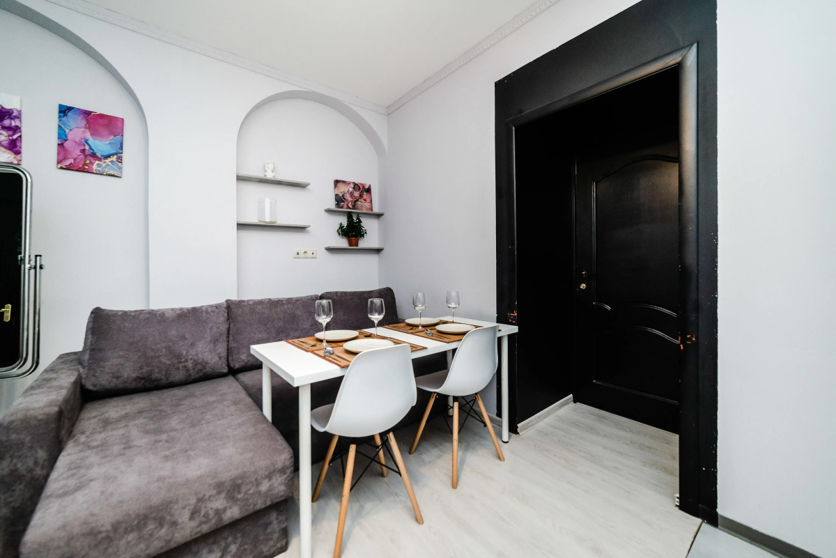 Апартаменты Жуковского 1/2/10 с2 (102)