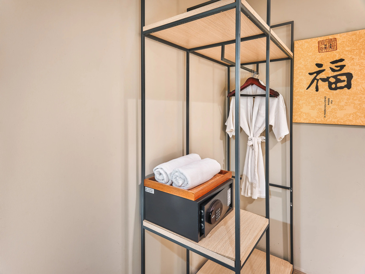 Отель Prince Theatre Heritage Stay