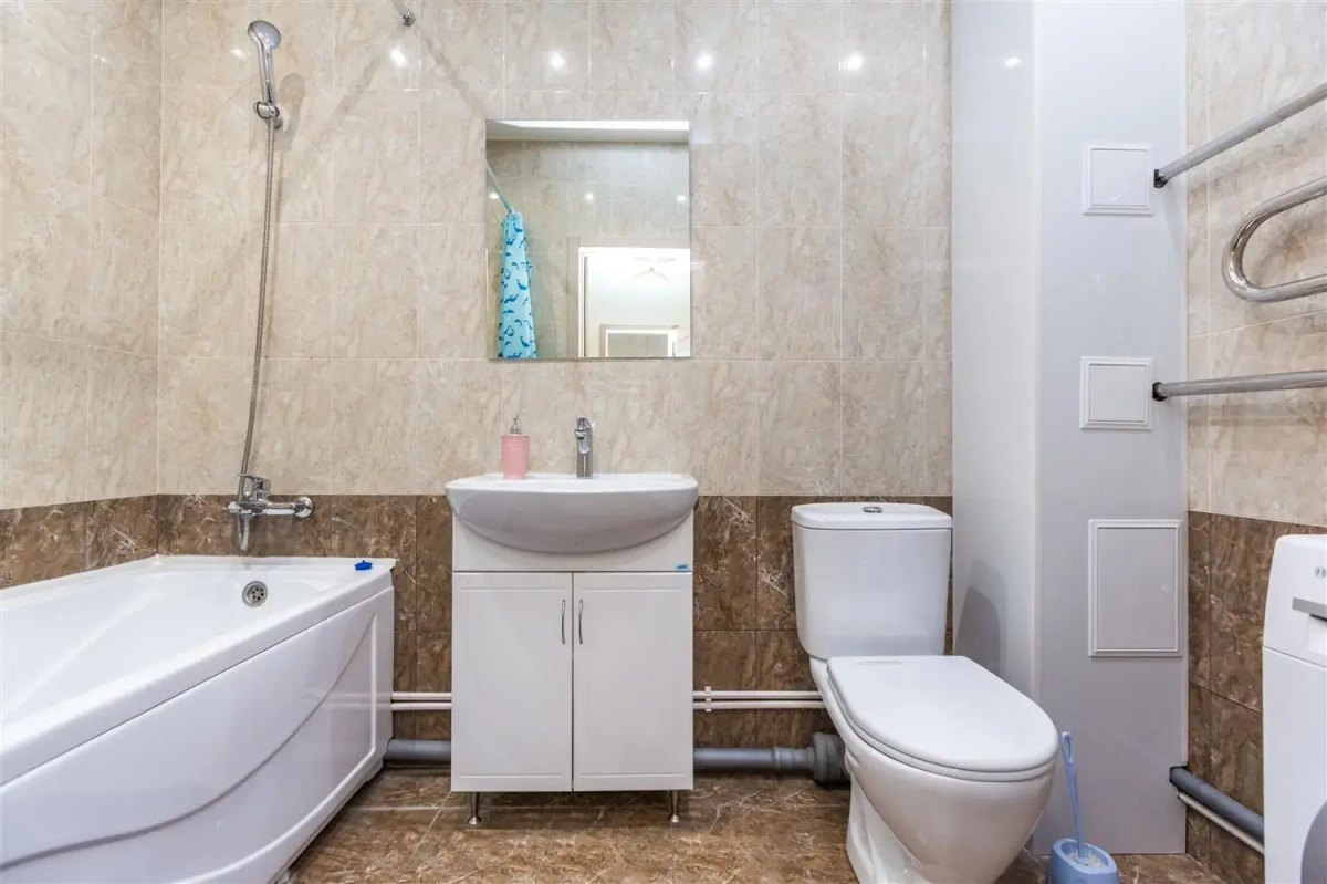 Апартаменты студия в светлых тонах в новостройке