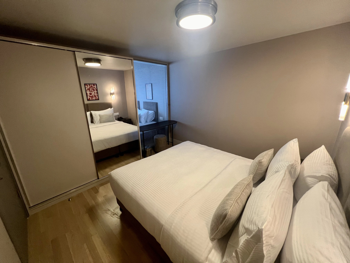 Отель Weingart Suites