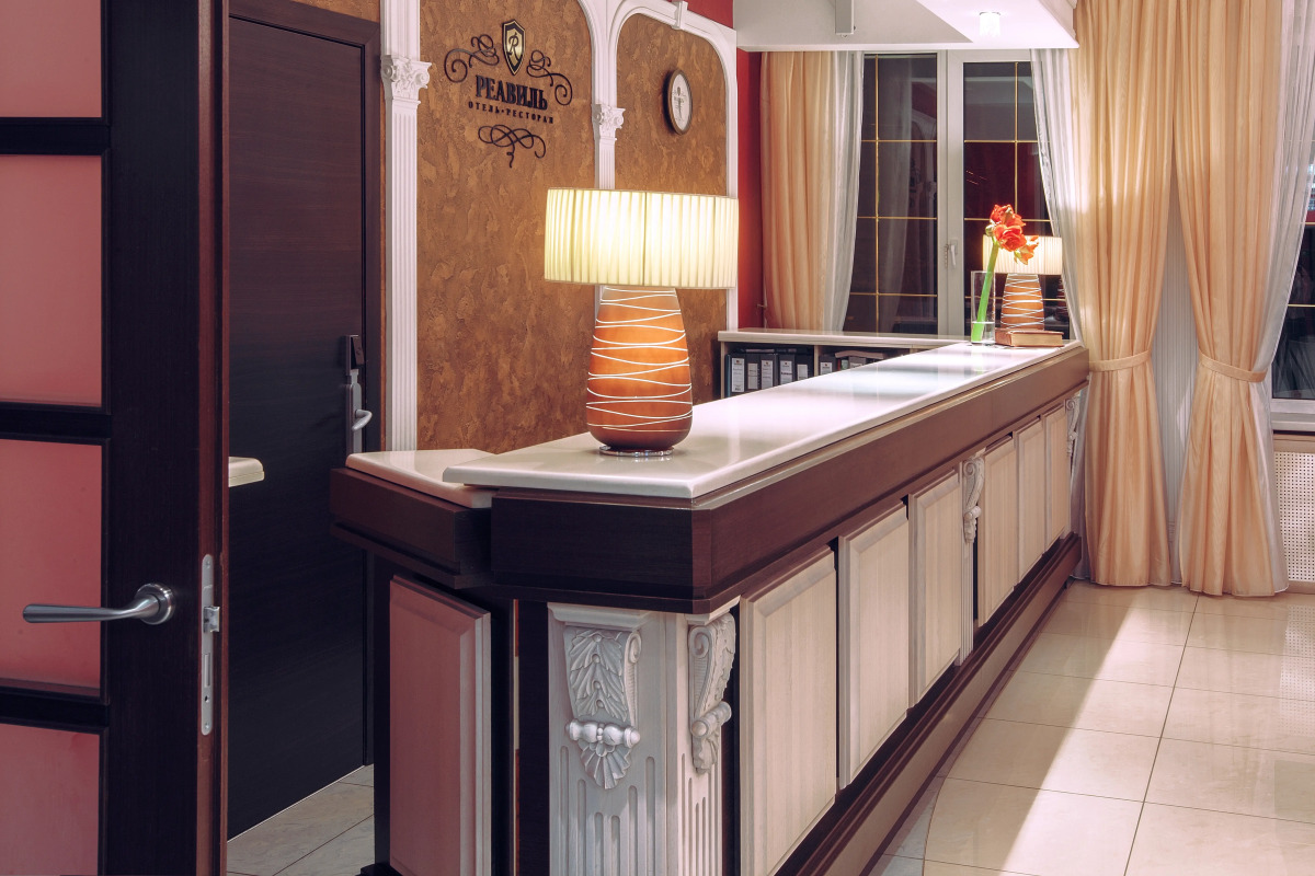 Отель Реавиль