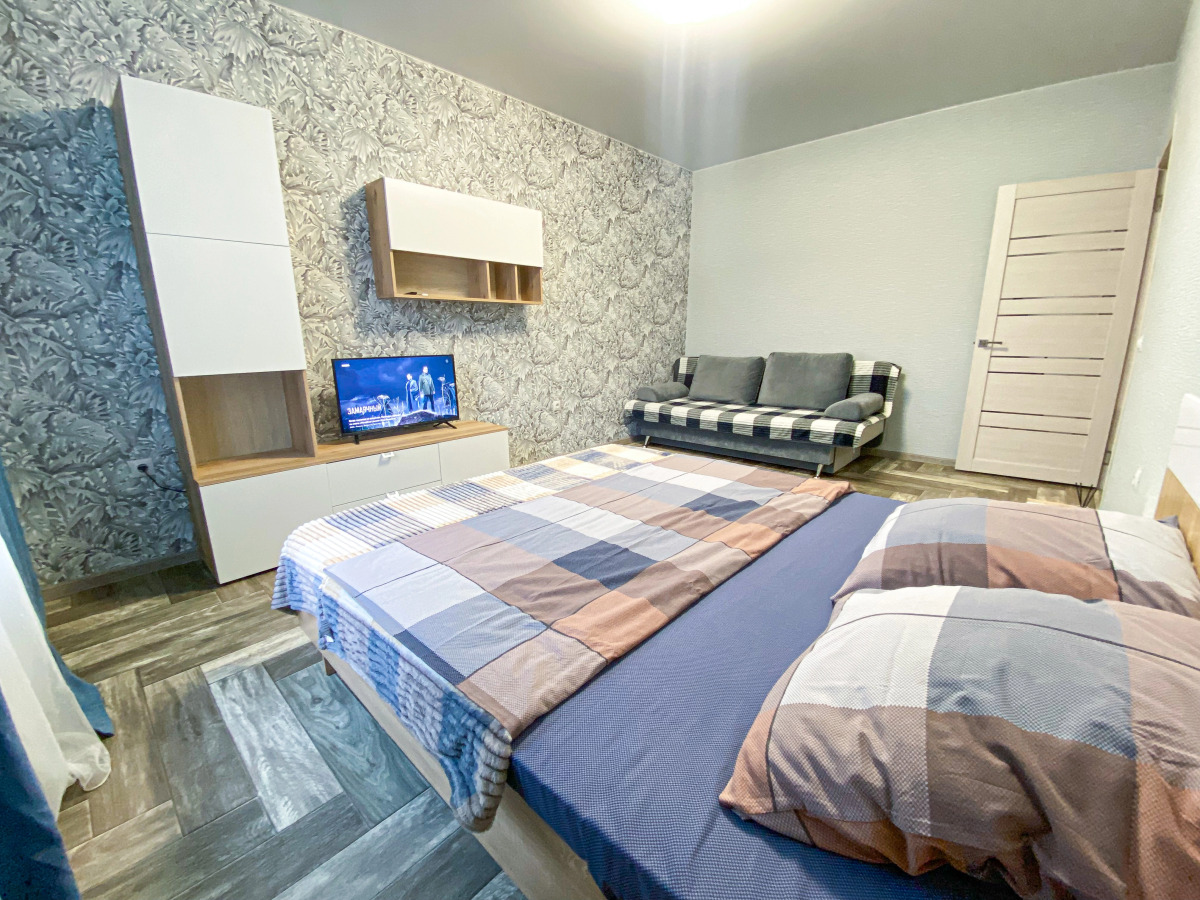 Квартира с Панорамным Балконом и Индивидуальным Отоплением. Тихий Уютный Район с Очень Развитой Инфраструктурой