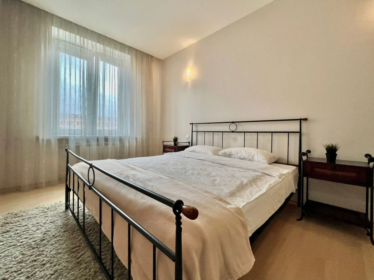 Апартаменты Уютная двухкомнатная квартира рядом с ЦУМом