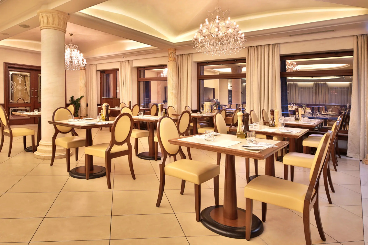 Resort Retro Riverside Wellness