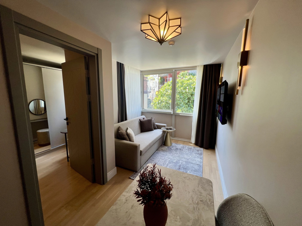 Отель Weingart Suites