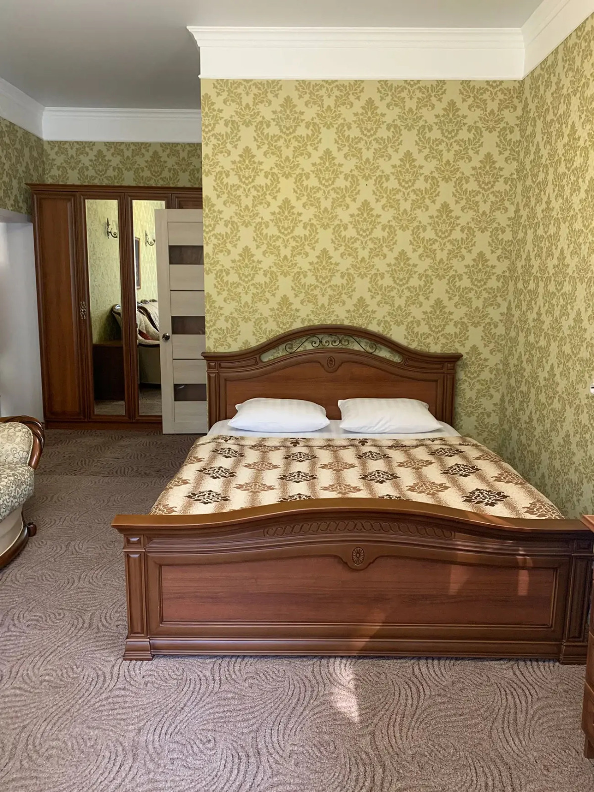 Отель Корона