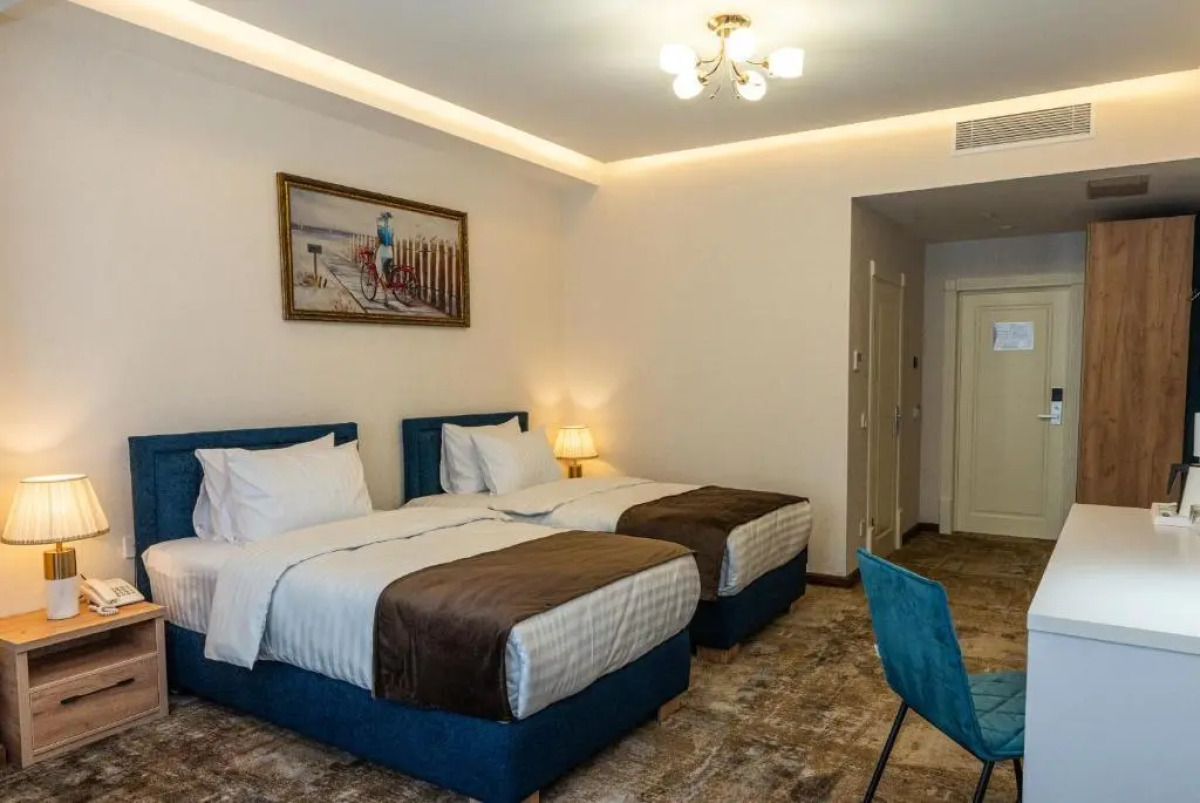 Отель Garnet Mir