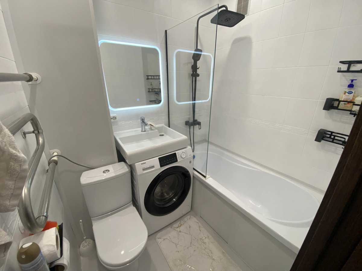 Квартира Двухкомнатная у метро напротив Северного вокзала