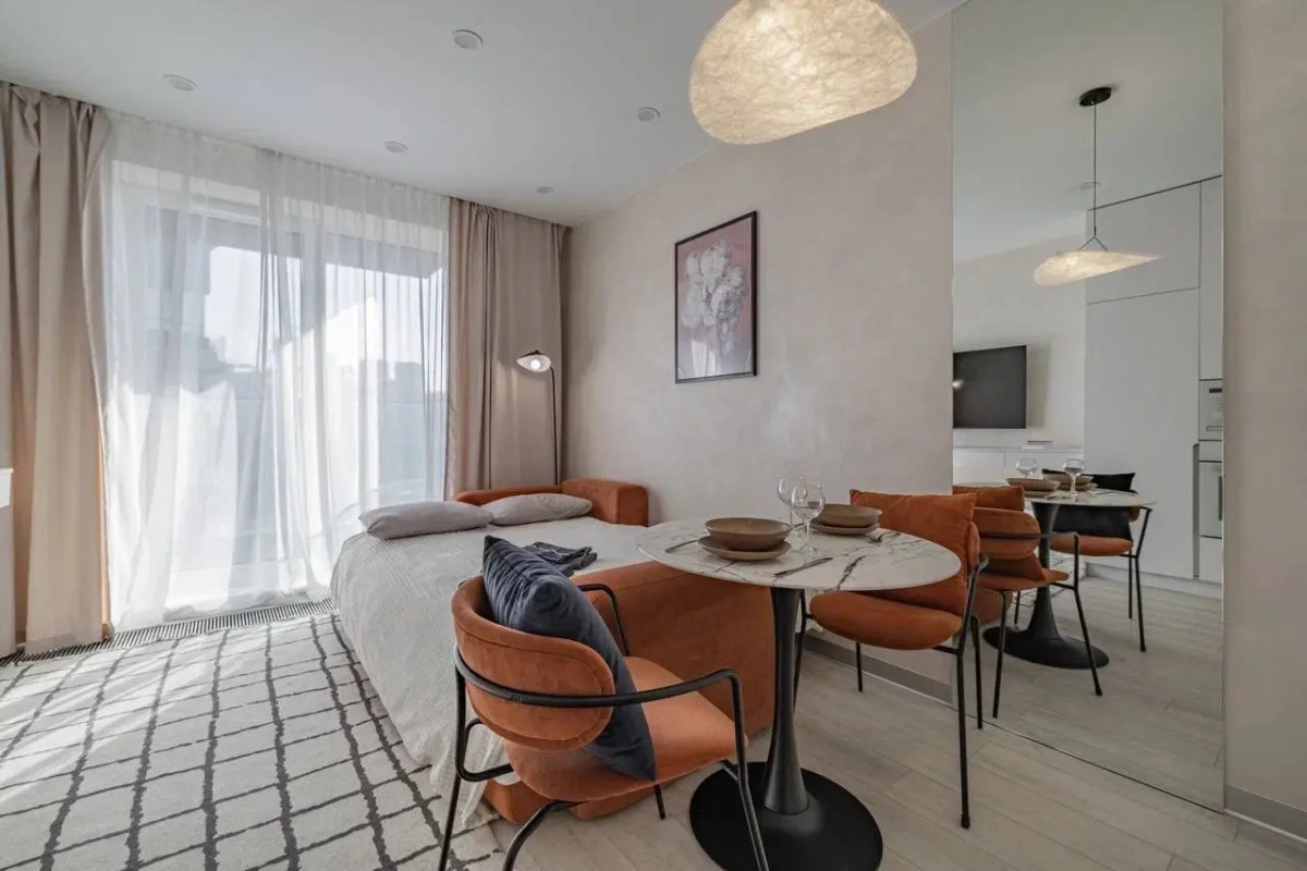 Квартира с большим балконом у метро