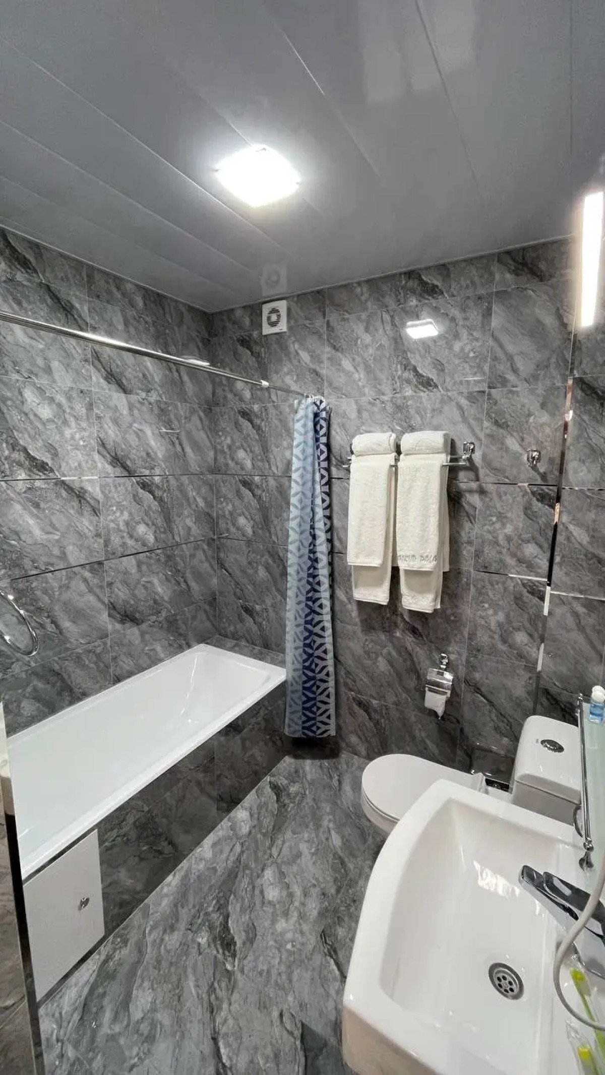 Отель Izumrud Palace