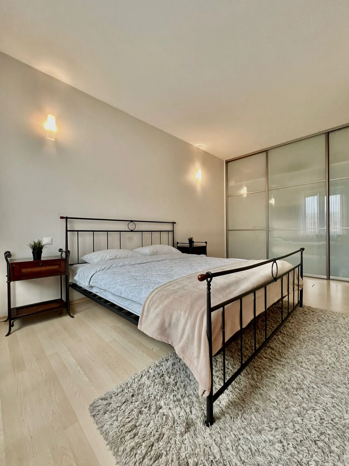 Апартаменты Уютная двухкомнатная квартира рядом с ЦУМом