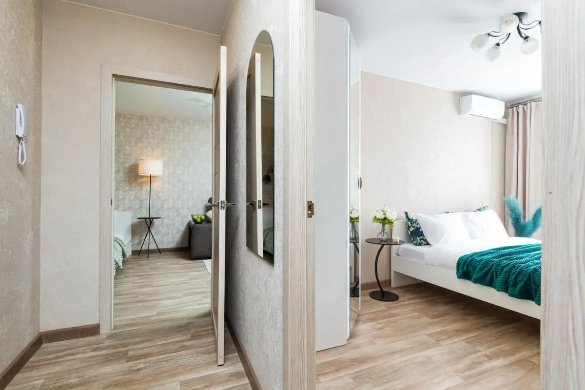 Квартира Семейная двушка у ЖД вокзала с двумя TV и кондиционером