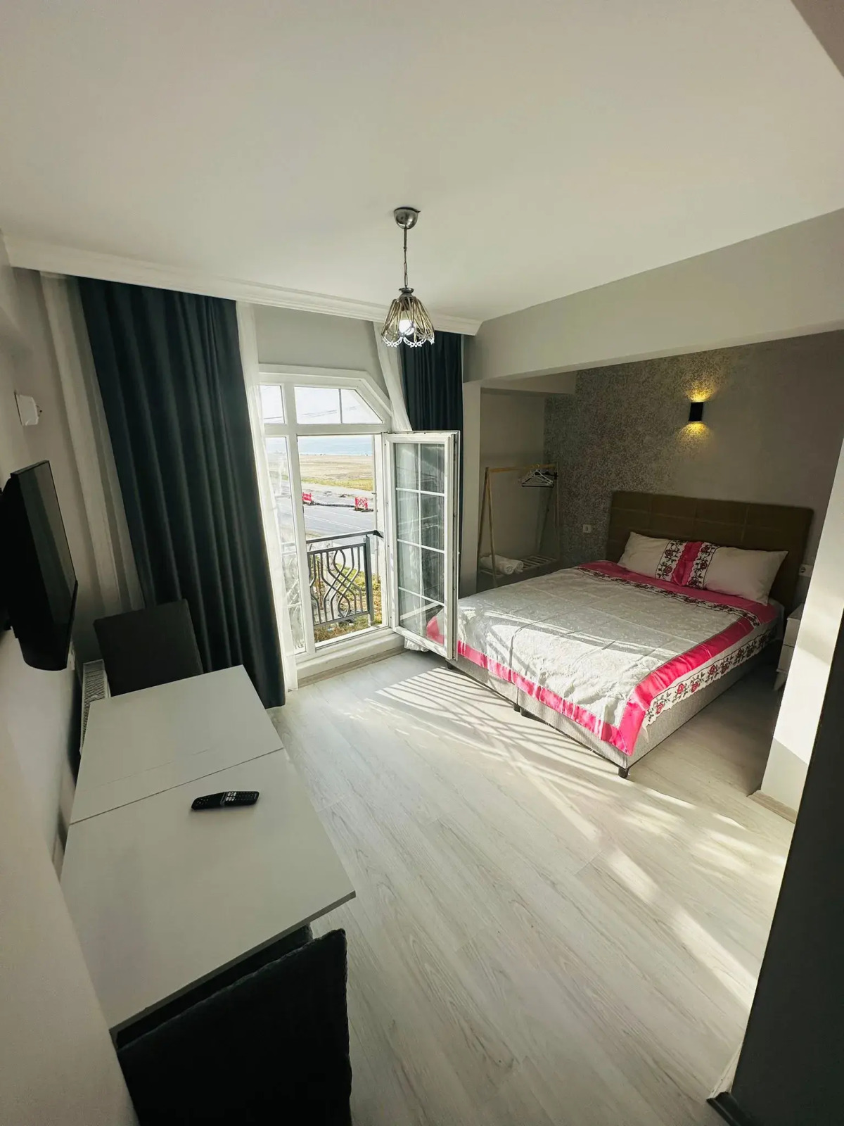 Отель Airport Black Sea Hotel & Restaurant