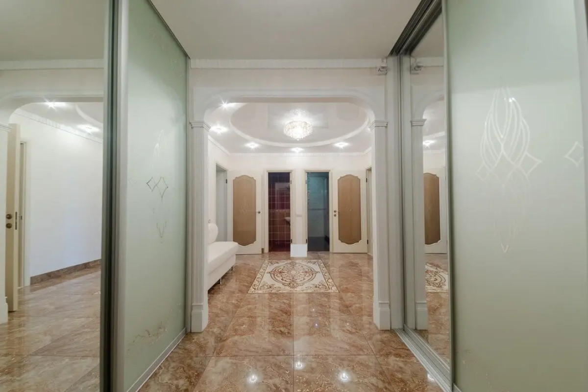 Квартира 2-х комнатная возле Кремля