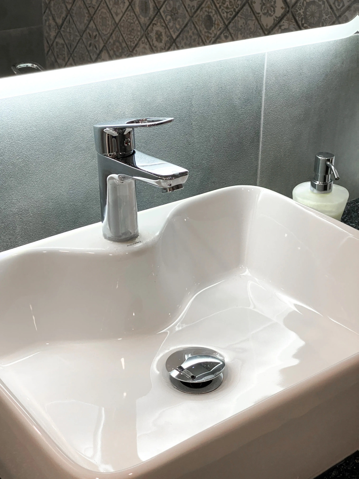 Апартаменты-студия 30 кв.м. с двуспальным диваном и балконом, с 3 по 6 этаж