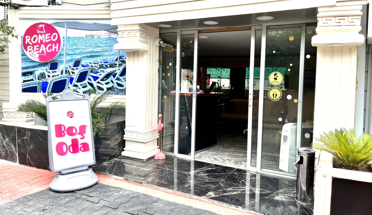 Отель Romeo Beach