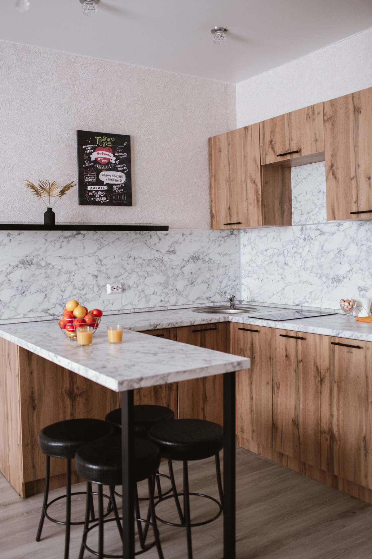 Апартаменты с Видом на Город и Парк в Спальном Районе