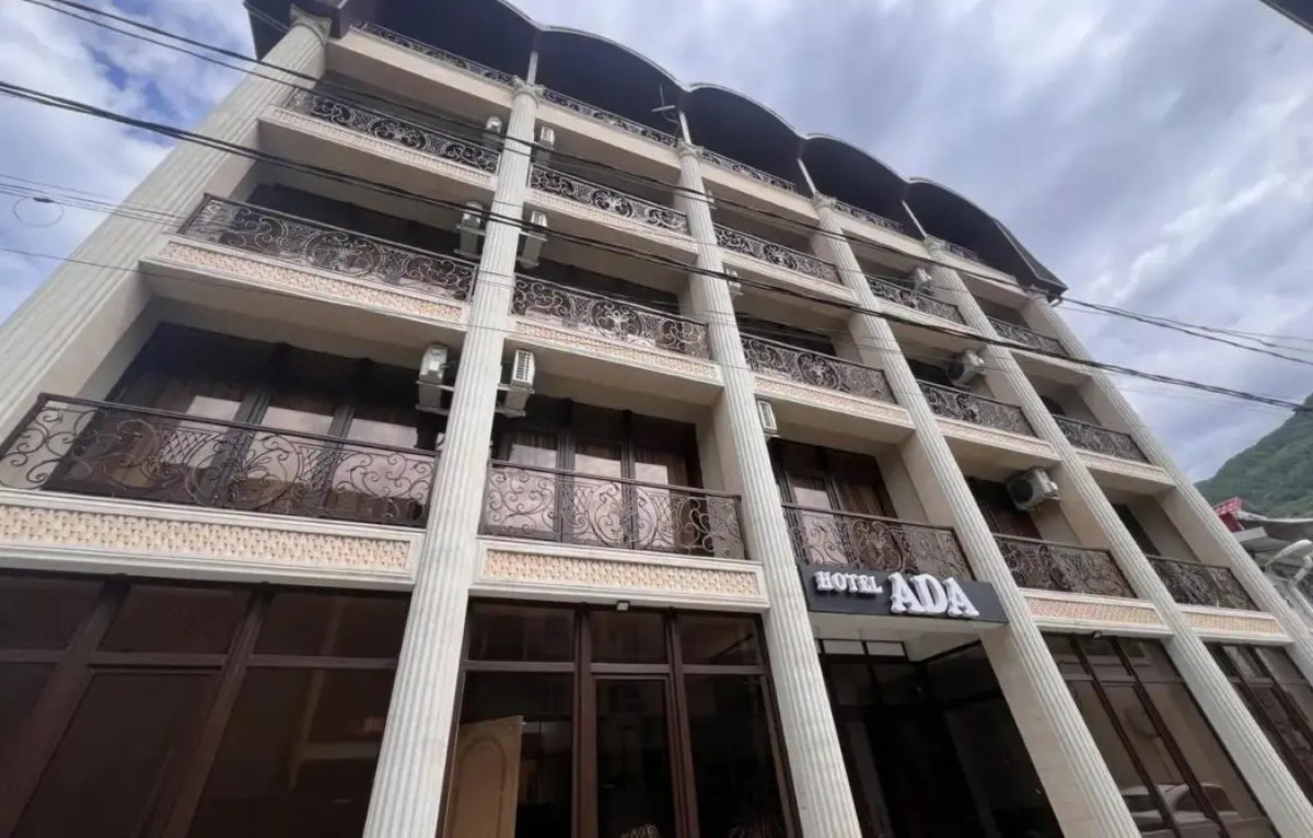 Отель Ada