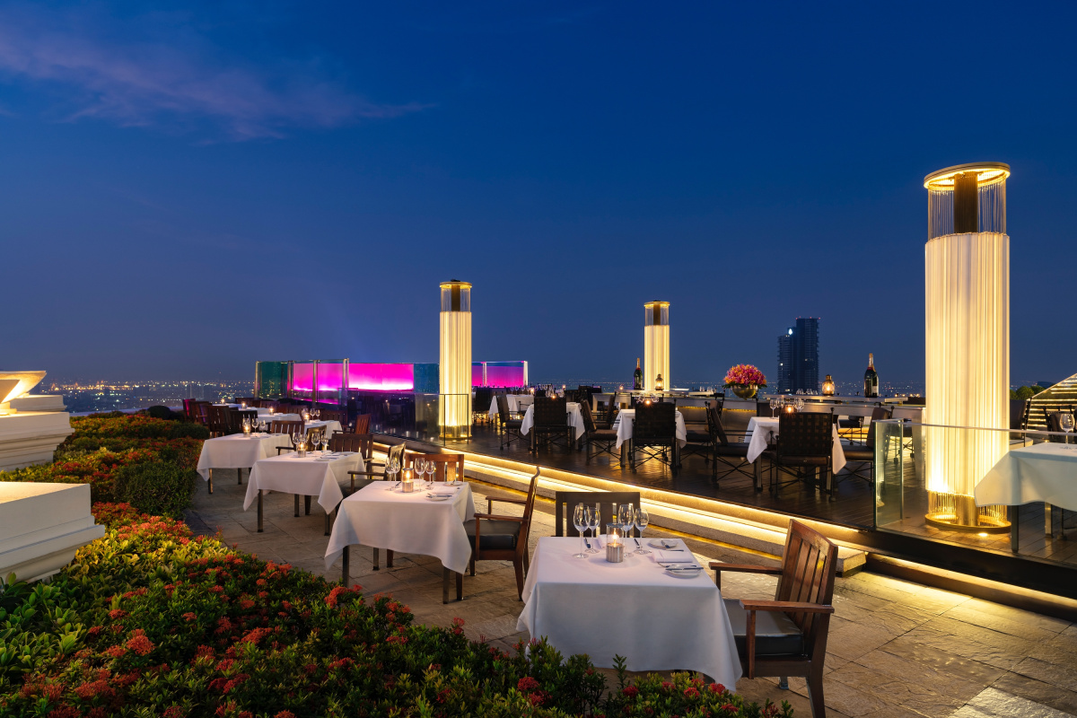 Отель Tower Club at lebua