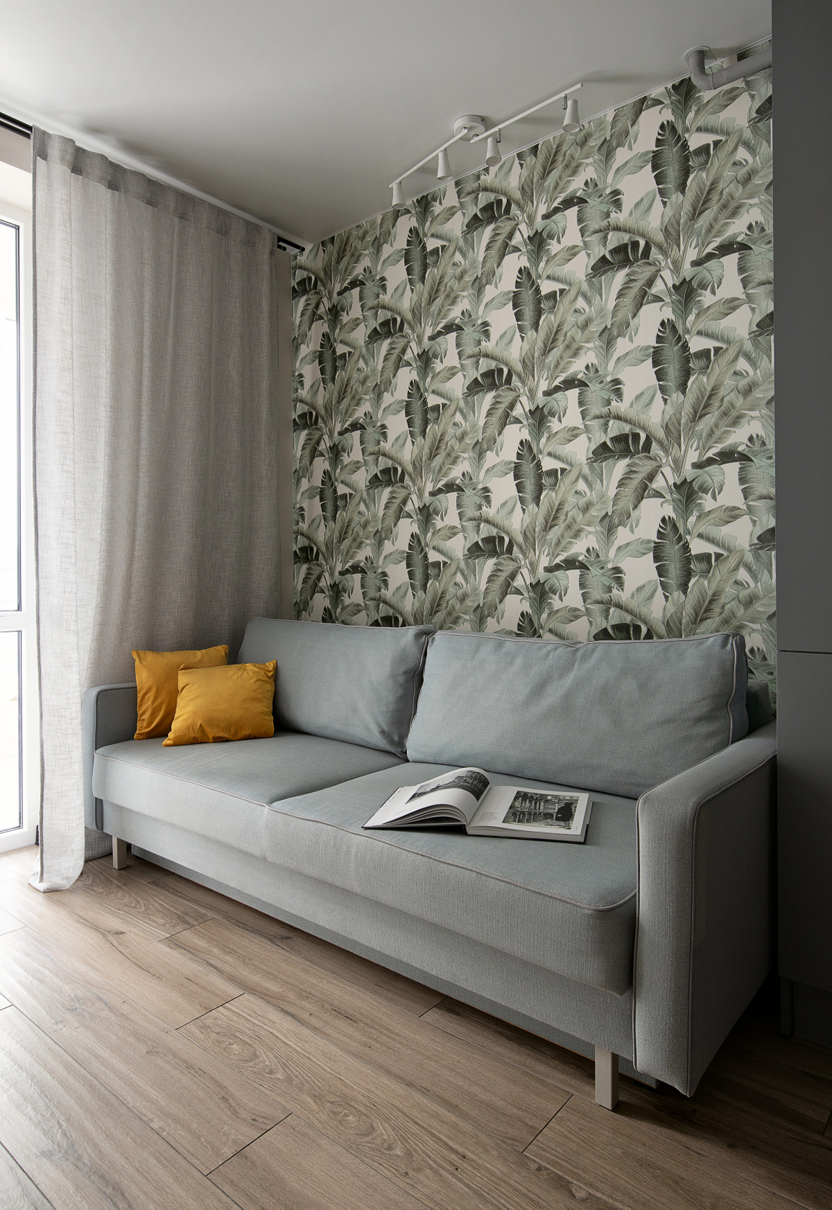 Апартаменты улучшенные в новом доме с качелей