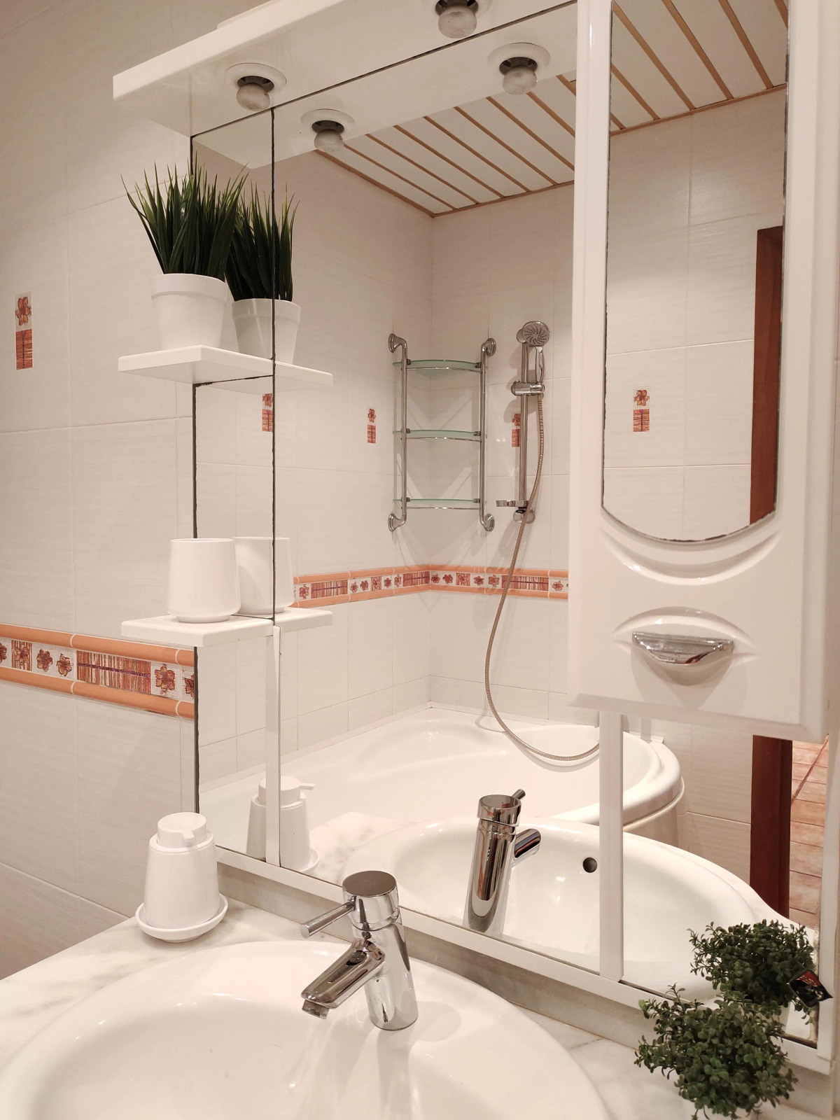 Квартира на Бикбая 23/2. Просторные трёхкомнатные апартаменты на 6 гостей.