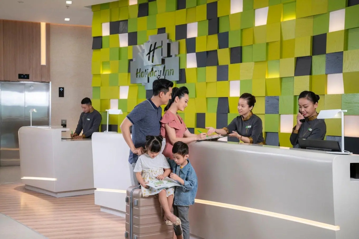 Отель Holiday Inn & Suites Saigon Airport