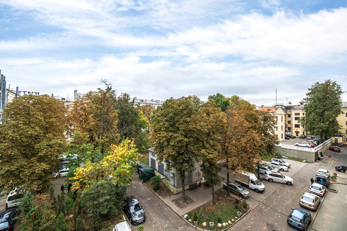 Апартаменты с видом на Октябрьской Площади