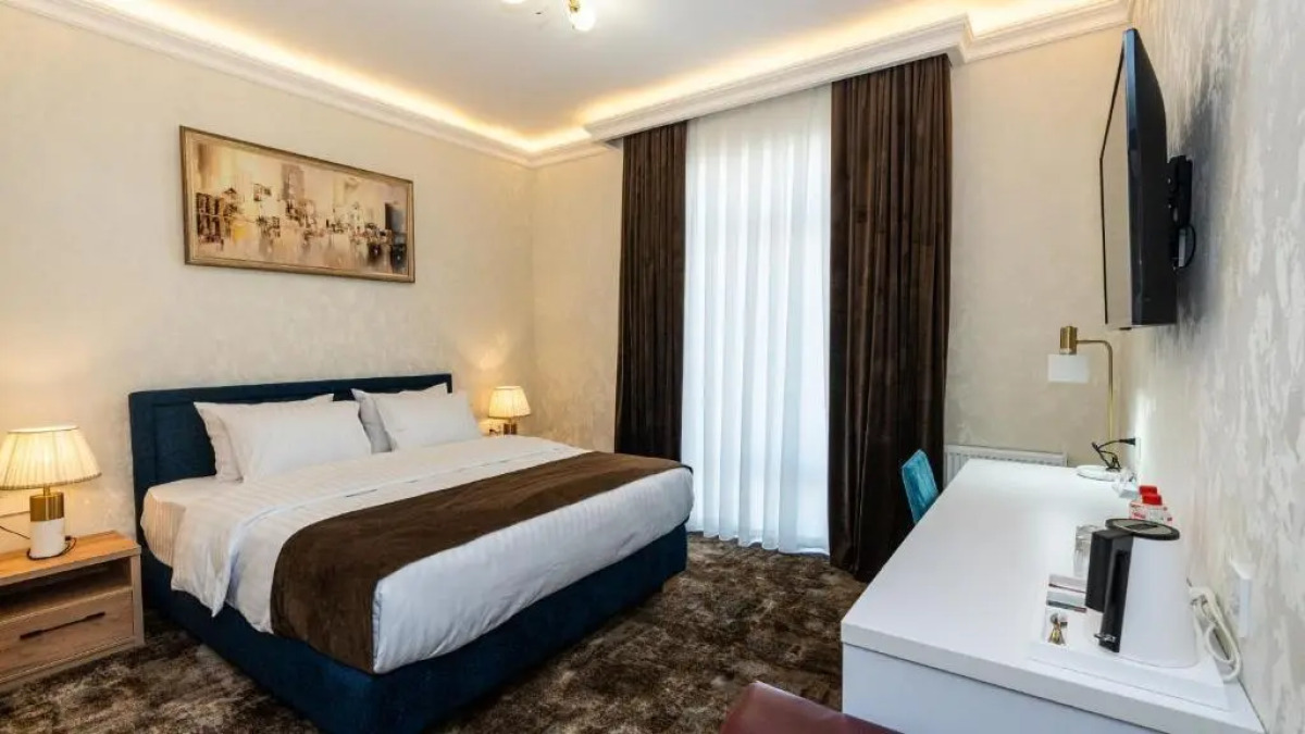 Отель Garnet Mir