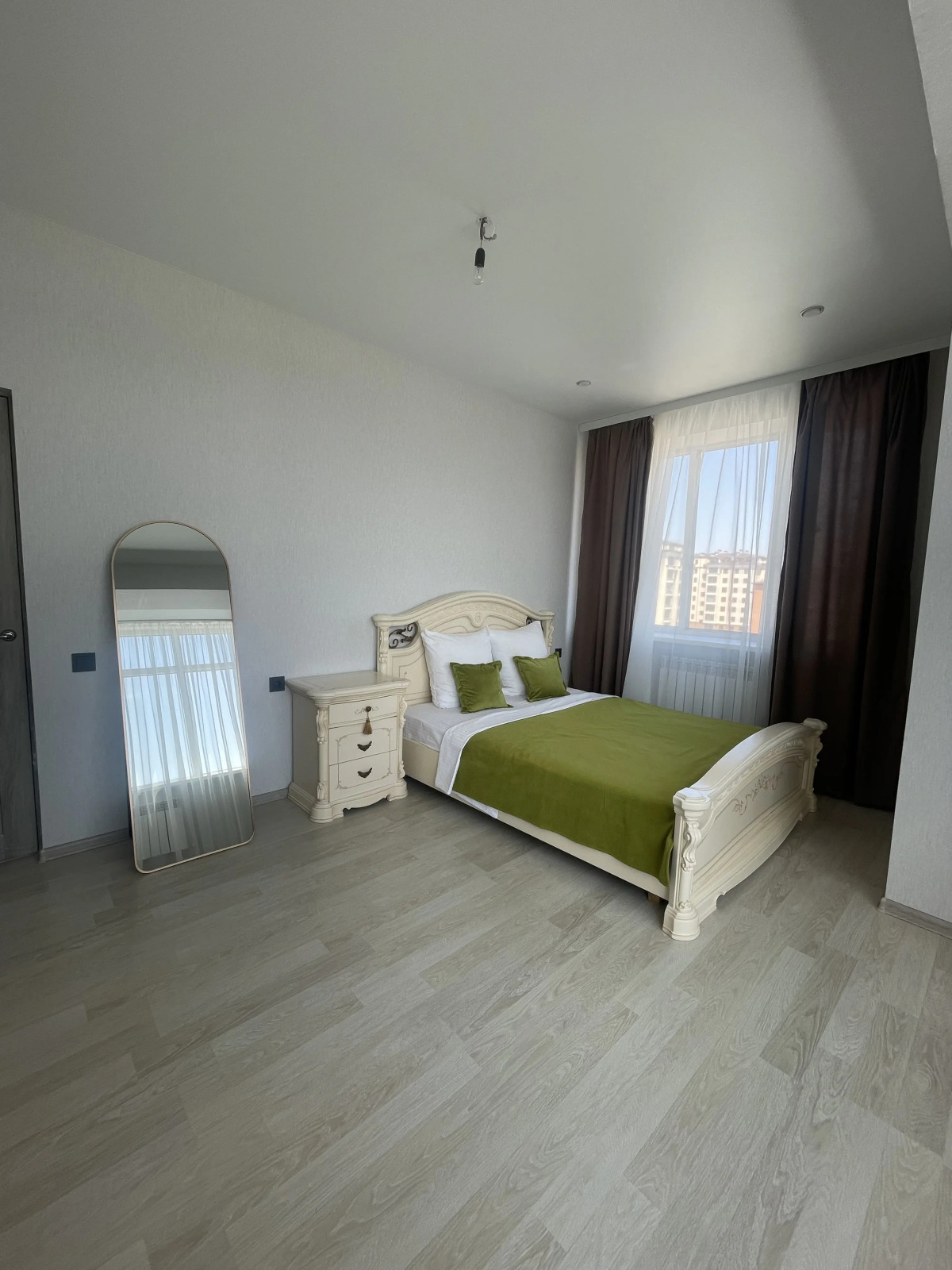 Квартира Просторная на Курсантов Кировцев