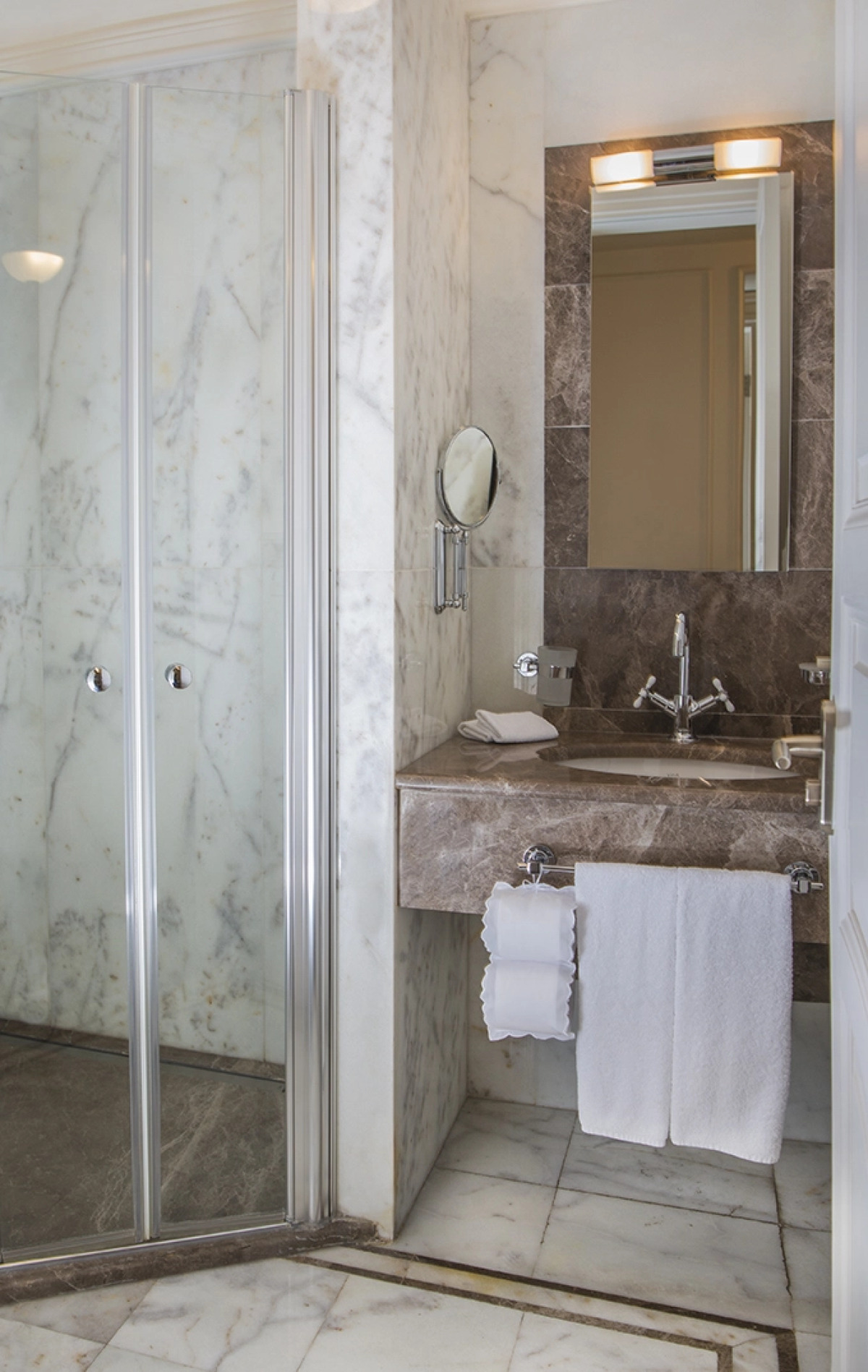 Отель Corinne Art & Boutique