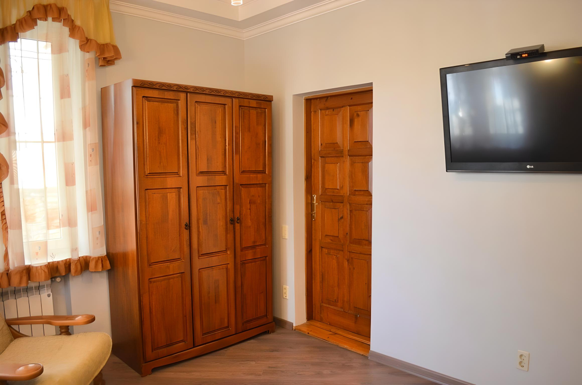 Частный Дом с Беседкой на Проспекте Дзержинского 25