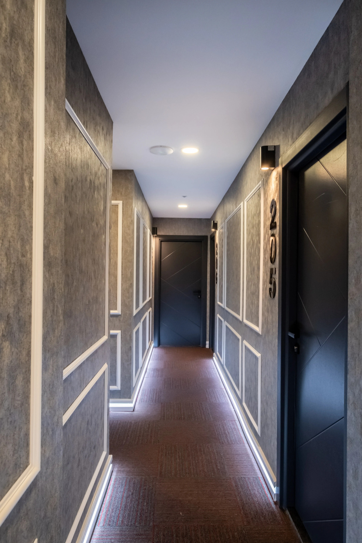 Отель The Queen Hotel