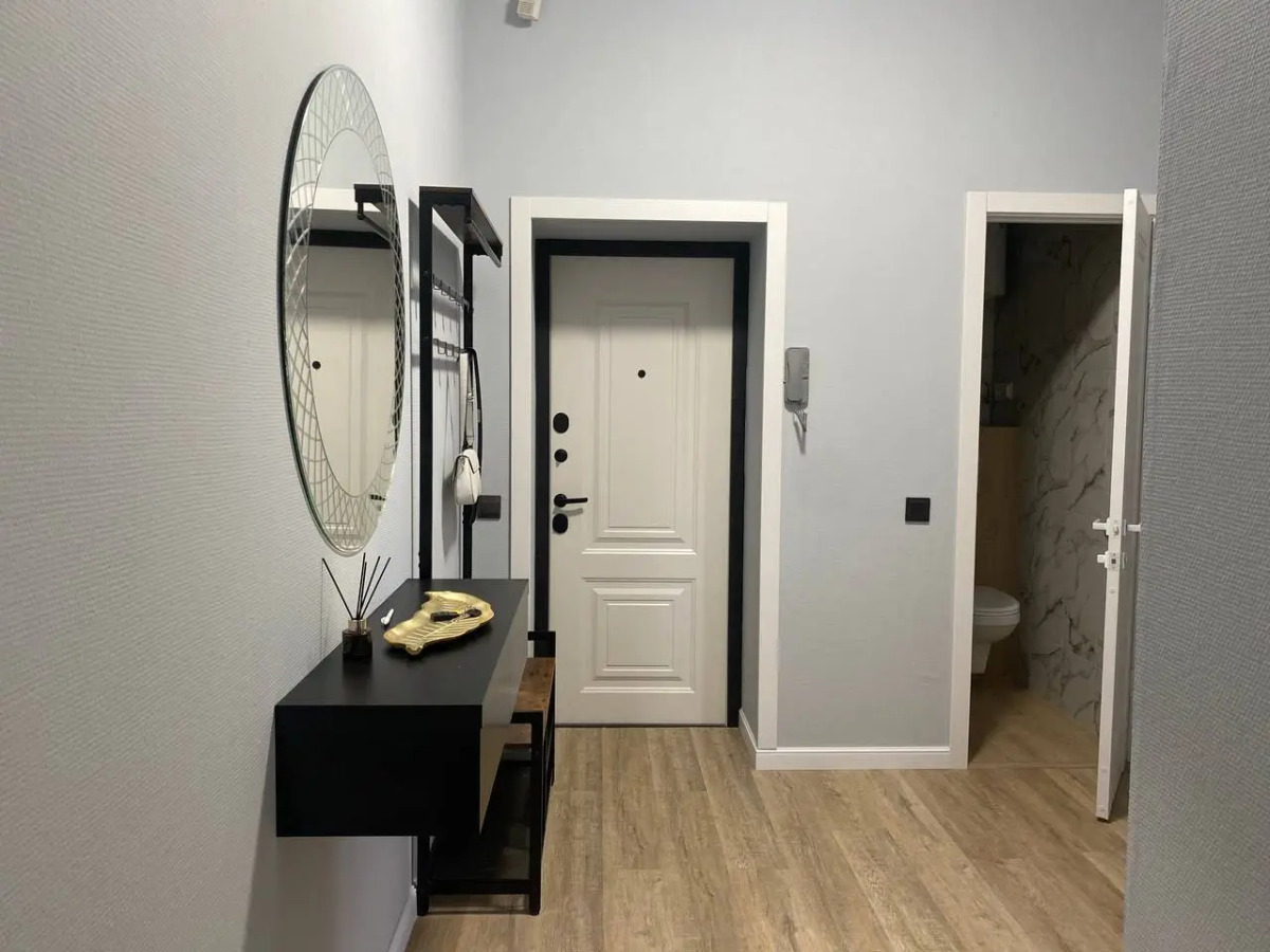 Апартаменты трехкомнатные рядом с набережной