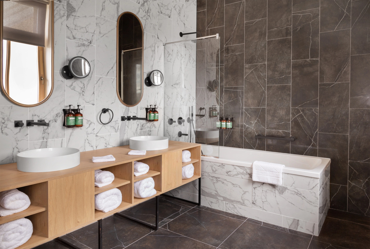 The Basilian Minsk hotel, Curio Collection by Hilton