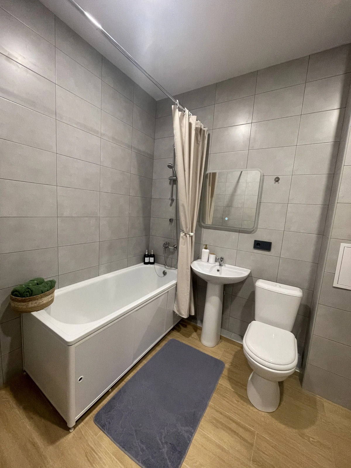 Квартира Просторная на Курсантов Кировцев