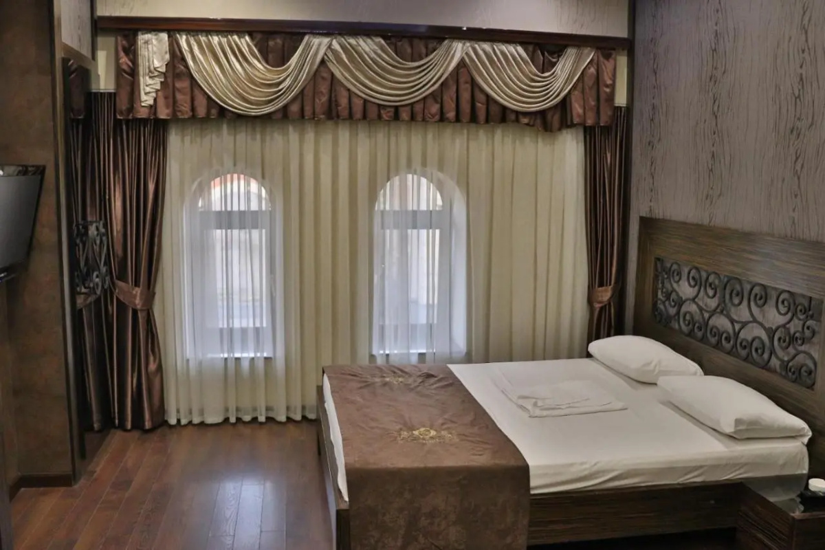 Отель Roma Yerevan & Tours