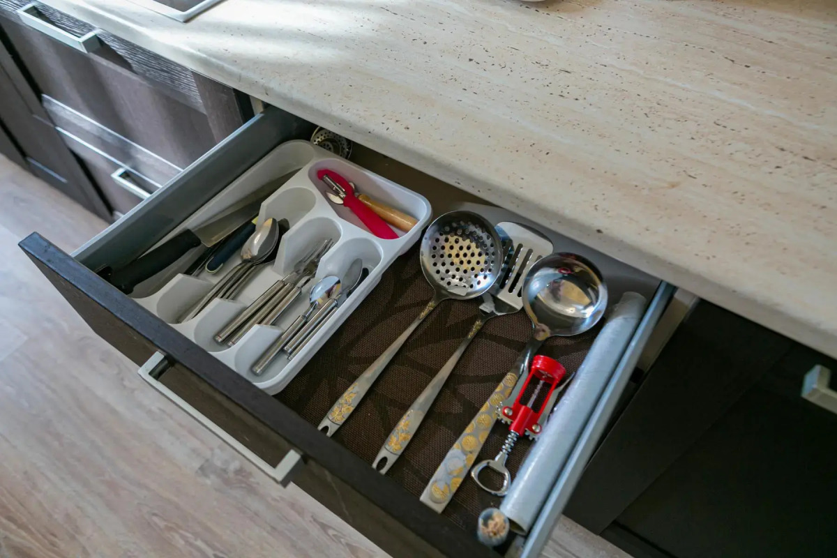 Апартаменты однокомнатные (97) Серебровская 91