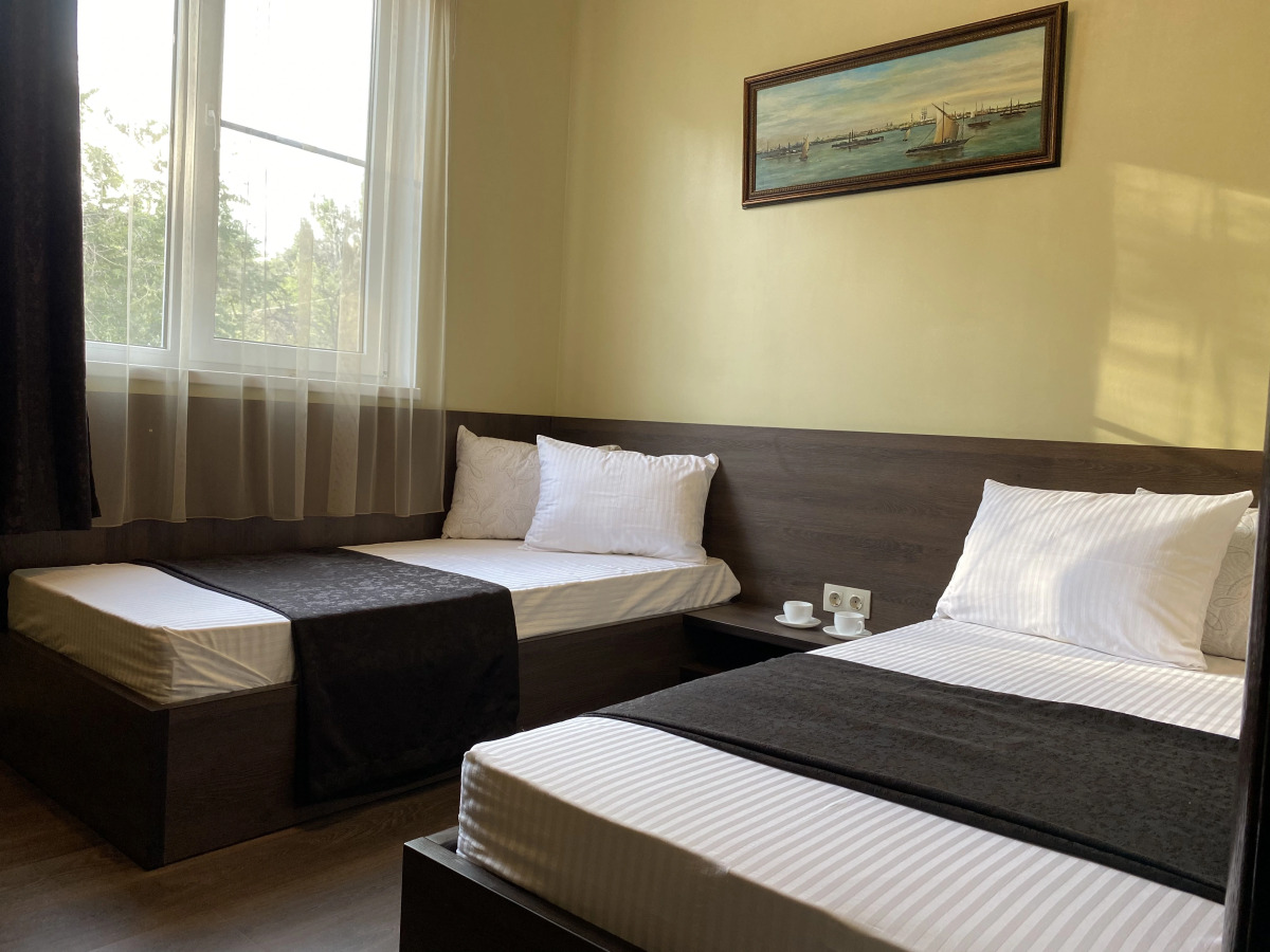 Отель Империал