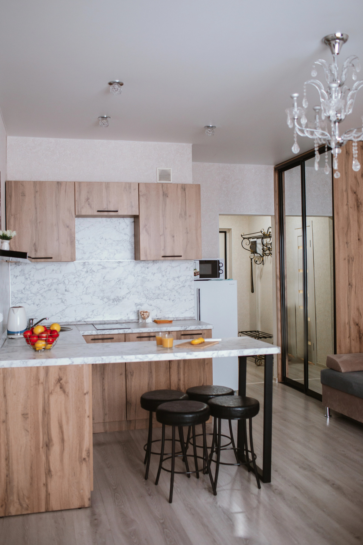 Апартаменты с Видом на Город и Парк в Спальном Районе