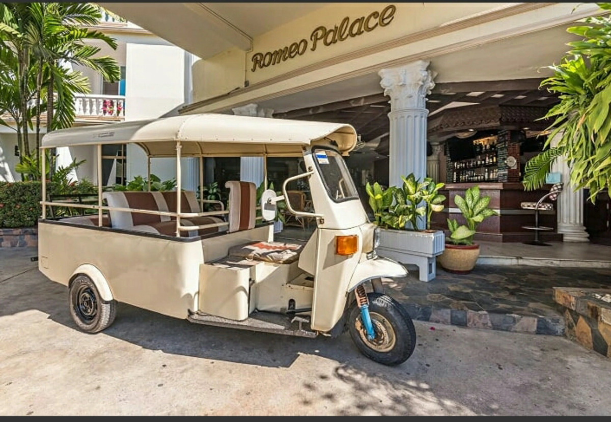 Отель Romeo Palace